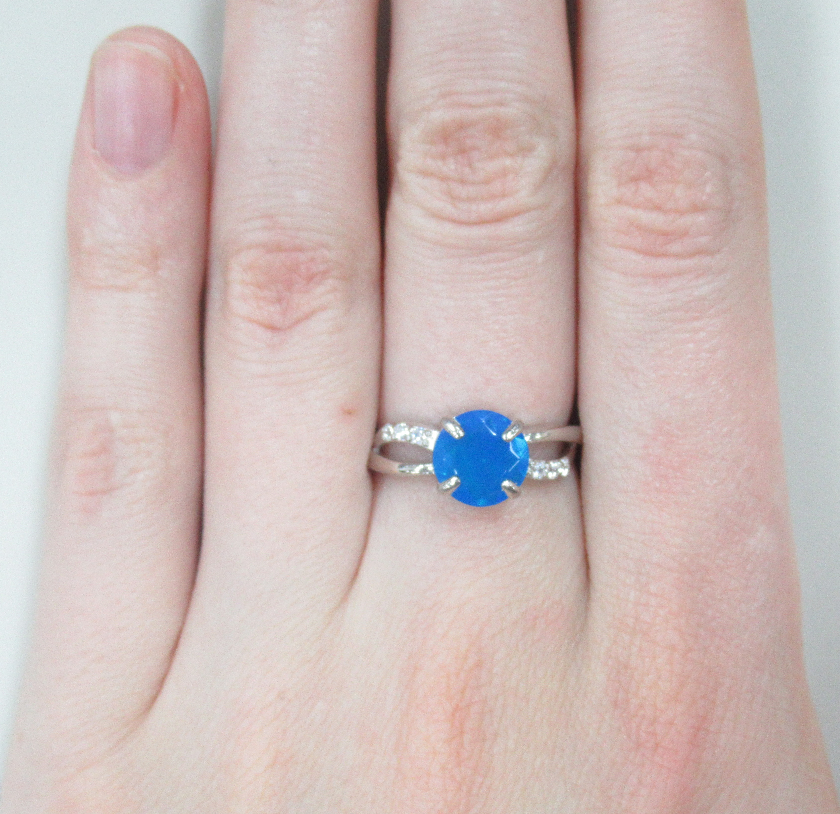 Серебряное кольцо с голубым опалом